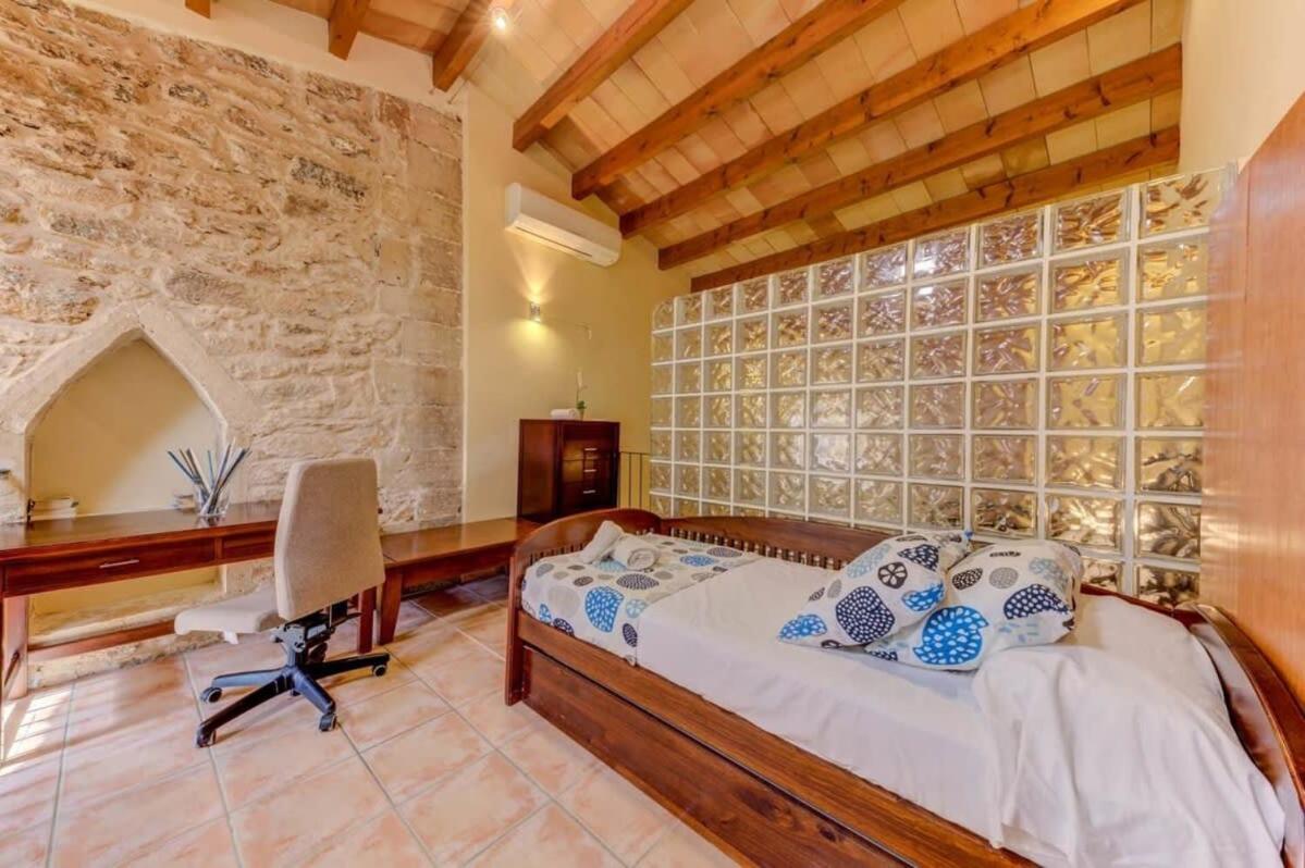 Casa Moll - In The Historical Town Of Holiday home